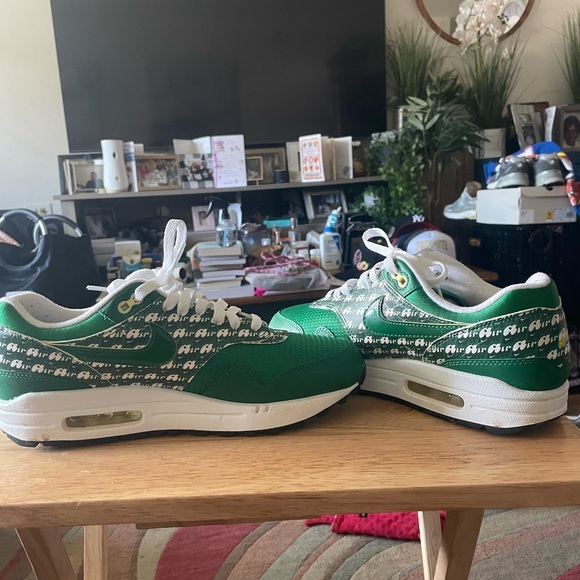 Nike - Picture 4 of 7